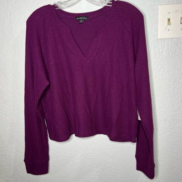 New! Beyond Yoga FRNCH Purple V-Neck Rib Knit Pullover Women’s Top Sz M - Picture 2 of 12